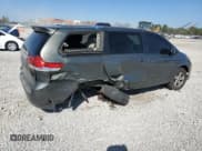 ✅ 2012 Toyota Sienna LE • VIN: 5TDKA3DC3CS013743 • Lot: 82183225. Wystawiony na Copart z przebiegiem Nie podano. Bezpłatny archiwum sprzedaży aukcyjnych z USA i szczegółowy raport historii pojazdu na DreamBid. Zdjęcie 3.