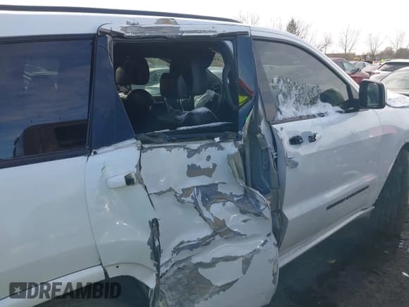 ✅ 2019 Jeep Grand Cherokee Laredo E • VIN: 1C4RJFAG0KC545782 • Lot: 43665243. Listed on IAAI with 68,393 mi. Free auction sales archive from the USA and detailed vehicle history report at DreamBid. Image 13.