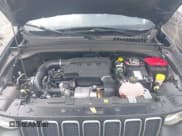 ✅ 2022 Jeep Renegade Latitude • VIN: ZACNJDB18NPN54725 • Lot: 42232497. Wystawiony na IAAI z przebiegiem 44 653 mil. Bezpłatny archiwum sprzedaży aukcyjnych z USA i szczegółowy raport historii pojazdu na DreamBid. Zdjęcie 10.