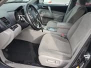 ✅ 2013 Toyota Highlander SE • VIN: 5TDZK3EH8DS133075 • Лот: 84646735. Опубликован ранее на Copart с пробегом 107 877 миль. Бесплатный доступ к архиву аукционных продаж из США и подробный отчёт об истории автомобиля на DreamBid. Изображение 7.