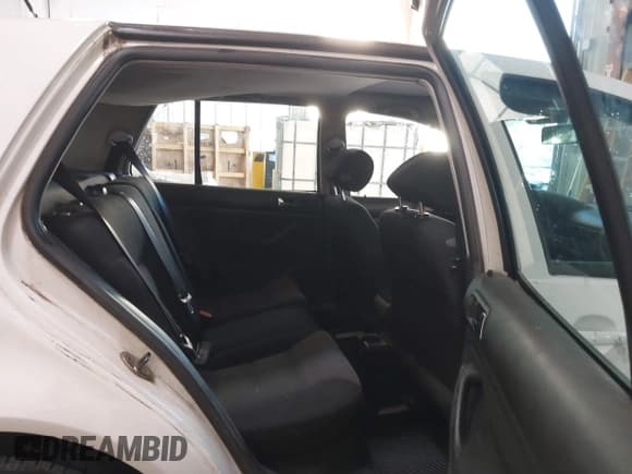 ✅ 2006 Volkswagen Golf GLS • VIN: 9BWGR61J664004365 • Lot: 41581401. Listed on IAAI with 230,072 mi. Free auction sales archive from the USA and detailed vehicle history report at DreamBid. Image 8.