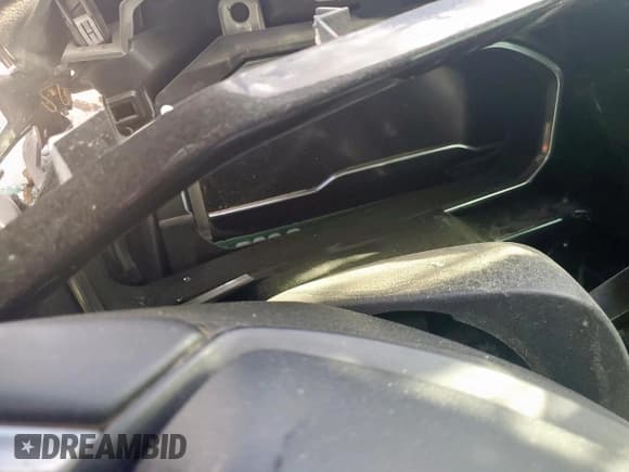 ✅ 2024 Chevrolet Silverado 2500HD • VIN: 1GB4YNEY3RF153220 • Lot: 84917505. Wystawiony na Copart z przebiegiem Nie podano. Bezpłatny archiwum sprzedaży aukcyjnych z USA i szczegółowy raport historii pojazdu na DreamBid. Zdjęcie 9.