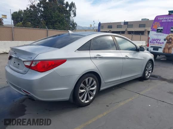 ✅ 2011 Hyundai Sonata Limited • VIN: 5NPEC4AB9BH162218 • Lot: 43682255. Listed on IAAI with 198,955 mi. Free auction sales archive from the USA and detailed vehicle history report at DreamBid. Image 4.