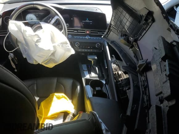 ✅ 2022 Hyundai Elantra Limited • VIN: 5NPLP4AGXNH072006 • Lot: 82522725. Listed on Copart with 29,392 mi. Free auction sales archive from the USA and detailed vehicle history report at DreamBid. Image 8.