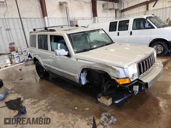 ✅ 2010 Jeep Commander Limited • VIN: 1J4RG5GT9AC121863 • Лот: 92631175. Опубликован ранее на Copart с пробегом 95 904 миль. Бесплатный доступ к архиву аукционных продаж из США и подробный отчёт об истории автомобиля на DreamBid. Изображение 4.