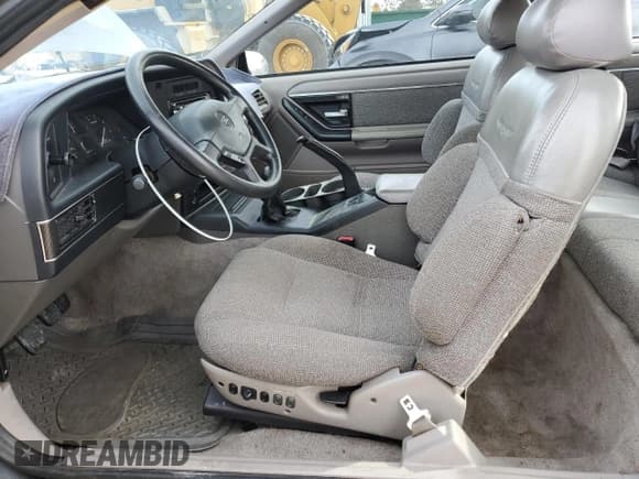 ✅ 1991 Ford Thunderbird • VIN: 1FAPP64R3MH164460 • Лот: 43114305. Опубликован ранее на Copart с пробегом 86 771 миль. Бесплатный доступ к архиву аукционных продаж из США и подробный отчёт об истории автомобиля на DreamBid. Изображение 7.