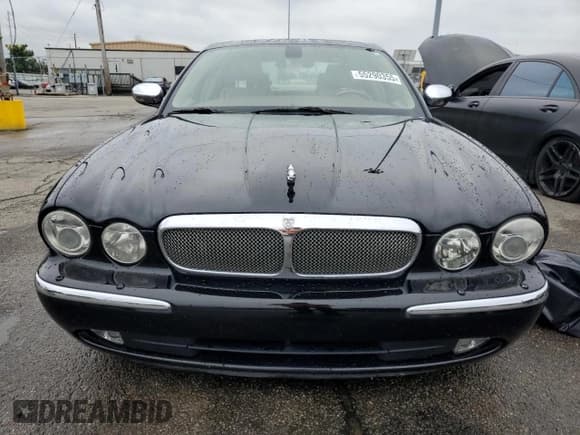 ✅ 2006 Jaguar XJ Vanden Plas • VIN: SAJWA82B96SH00699 • Lot: 55290355. Wystawiony na Copart z przebiegiem 192 937 mil. Bezpłatny archiwum sprzedaży aukcyjnych z USA i szczegółowy raport historii pojazdu na DreamBid. Zdjęcie 5.