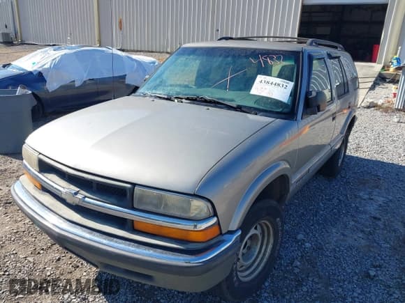 ✅ 2001 Chevrolet Blazer LT • VIN: 1GNCS13W21K102197 • Lot: 43844832. Listed on IAAI with 157,481 mi. Free auction sales archive from the USA and detailed vehicle history report at DreamBid. Image 6.