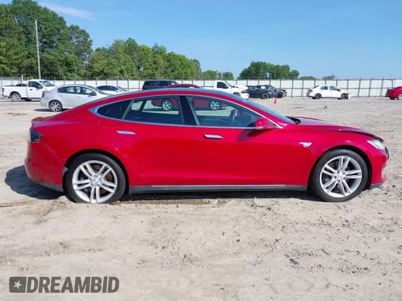 ✅ 2016 Tesla Model S 70 • VIN: 5YJSA1E11GF131950 • Lot: 42784555. Listed on IAAI with 217,912 mi. Free auction sales archive from the USA and detailed vehicle history report at DreamBid. Image 13.