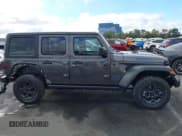 ✅ 2023 Jeep Wrangler • VIN: 1C4JJXN63PW690034 • Lot: 43345289. Wystawiony na IAAI z przebiegiem 19 186 mil. Bezpłatny archiwum sprzedaży aukcyjnych z USA i szczegółowy raport historii pojazdu na DreamBid. Zdjęcie 14.