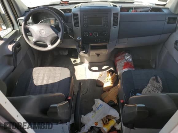 ✅ 2014 Mercedes-Benz Sprinter Cargo • VIN: WD3PE8CC4E5868012 • Лот: 52809965. Опубликован ранее на Copart с пробегом 194 006 миль. Бесплатный доступ к архиву аукционных продаж из США и подробный отчёт об истории автомобиля на DreamBid. Изображение 8.