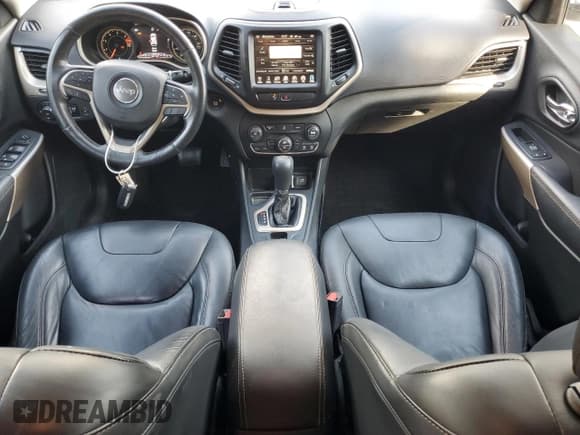 ✅ 2018 Jeep Cherokee Limited • VIN: 1C4PJLDB3JD565930 • Lot: 81295825. Wystawiony na Copart z przebiegiem 64 549 mil. Bezpłatny archiwum sprzedaży aukcyjnych z USA i szczegółowy raport historii pojazdu na DreamBid. Zdjęcie 8.