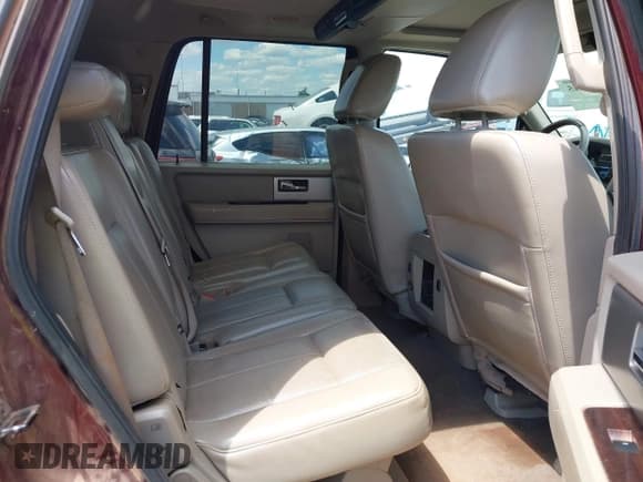 ✅ 2010 Ford Expedition Limited • VIN: 1FMJU2A50AEB72091 • Lot: 42371445. Wystawiony na IAAI z przebiegiem 281 016 mil. Bezpłatny archiwum sprzedaży aukcyjnych z USA i szczegółowy raport historii pojazdu na DreamBid. Zdjęcie 8.