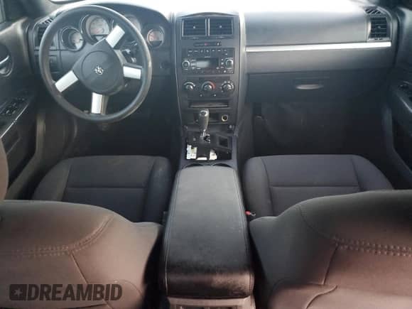 ✅ 2008 Dodge Charger SE • VIN: 2B3KA43GX8H198178 • Лот: 76280494. Размещён на Copart с пробегом Не указан миль. Получите бесплатный доступ к архиву аукционных продаж из США и посмотрите подробный отчёт об истории автомобиля на DreamBid. Изображение 8.