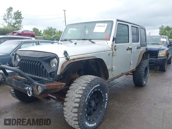 ✅ 2008 Jeep Wrangler Unlimited Sahara • VIN: 1J4GA59148L617989 • Lot: 43095265. Wystawiony na IAAI z przebiegiem 153 328 mil. Bezpłatny archiwum sprzedaży aukcyjnych z USA i szczegółowy raport historii pojazdu na DreamBid. Zdjęcie 2.