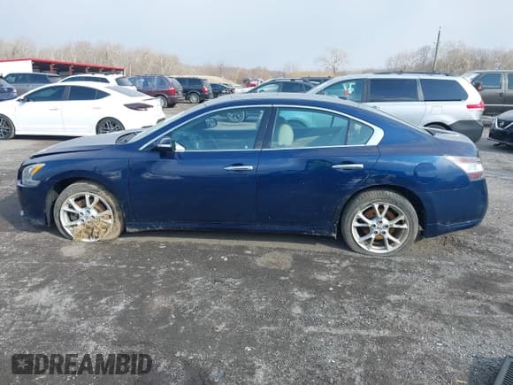 ✅ 2014 Nissan Maxima SV • VIN: 1N4AA5AP9EC492503 • Лот: 41631371. Опубликован ранее на IAAI с пробегом 105 160 миль. Бесплатный доступ к архиву аукционных продаж из США и подробный отчёт об истории автомобиля на DreamBid. Изображение 14.