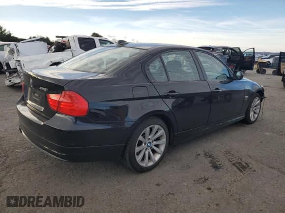 ✅ 2011 BMW 3 Series 328i xDrive • VIN: WBAPK5G59BNN26332 • Lot: 93462215. Listed on Copart with 134,589 mi. Free auction sales archive from the USA and detailed vehicle history report at DreamBid. Image 3.