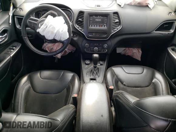 ✅ 2020 Jeep Cherokee Altitude • VIN: 1C4PJMLB1LD545279 • Lot: 82278165. Wystawiony na Copart z przebiegiem 94 404 mil. Bezpłatny archiwum sprzedaży aukcyjnych z USA i szczegółowy raport historii pojazdu na DreamBid. Zdjęcie 8.