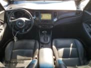 ✅ 2017 Kia Rondo EX • VIN: KNAHU8A37H7174436 • Lot: 82033535. Wystawiony na Copart z przebiegiem 139 834 mil. Bezpłatny archiwum sprzedaży aukcyjnych z USA i szczegółowy raport historii pojazdu na DreamBid. Zdjęcie 8.