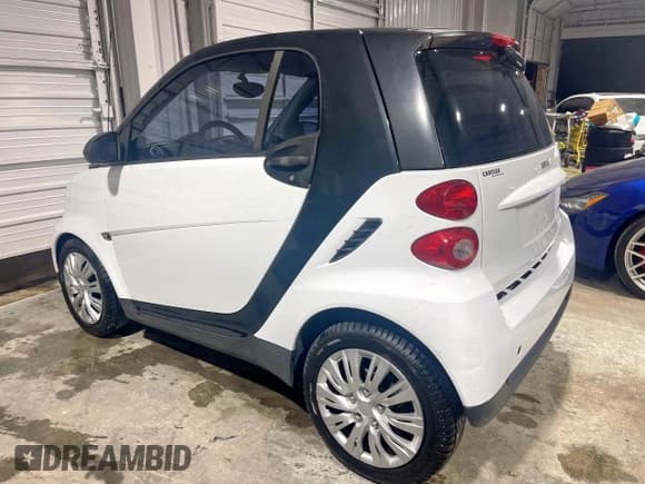 ✅ 2012 Smart fortwo Pure • VIN: WMEEJ3BA5CK540092 • Lot: 68227055. Wystawiony na Copart z przebiegiem 59 356 mil. Bezpłatny archiwum sprzedaży aukcyjnych z USA i szczegółowy raport historii pojazdu na DreamBid. Zdjęcie 3.