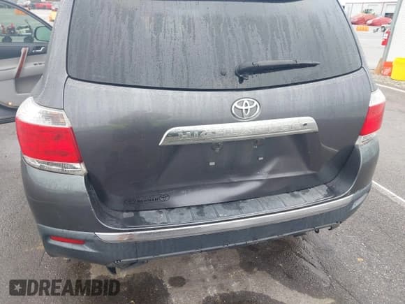 ✅ 2013 Toyota Highlander Limited • VIN: 5TDYK3EH9DS133355 • Лот: 43546975. Опубликован ранее на IAAI с пробегом 139 908 миль. Бесплатный доступ к архиву аукционных продаж из США и подробный отчёт об истории автомобиля на DreamBid. Изображение 6.