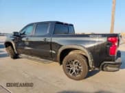 ✅ 2022 Chevrolet Silverado 1500 LT Trail Boss • VIN: 3GCUDFET4NG551059 • Lot: 80306995. Wystawiony na Copart z przebiegiem 67 456 mil. Bezpłatny archiwum sprzedaży aukcyjnych z USA i szczegółowy raport historii pojazdu na DreamBid. Zdjęcie 2.