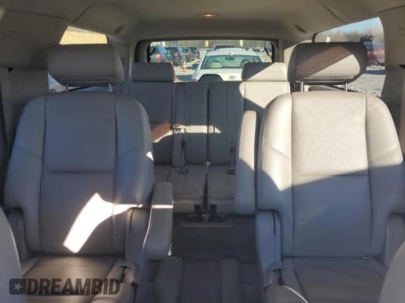 ✅ 2010 Chevrolet Suburban LTZ • VIN: 1GNUKKE39AR148968 • Lot: 80295674. Wystawiony na Copart z przebiegiem 191 013 mil. Bezpłatny archiwum sprzedaży aukcyjnych z USA i szczegółowy raport historii pojazdu na DreamBid. Zdjęcie 10.