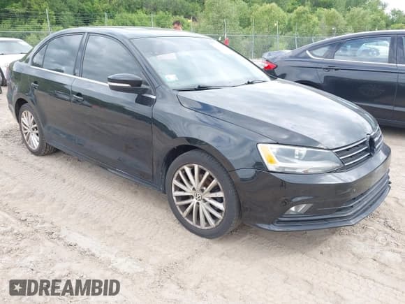 ✅ 2015 Volkswagen Jetta SE • VIN: 3VWD07AJ3FM262731 • Лот: 42468622. Опубликован ранее на IAAI с пробегом 131 874 миль. Бесплатный доступ к архиву аукционных продаж из США и подробный отчёт об истории автомобиля на DreamBid. Изображение 1.