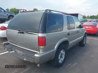 ✅ 2004 Chevrolet Blazer LS • VIN: 1GNDT13X44K124975 • Lot: 42881375. Wystawiony na IAAI z przebiegiem 135 100 mil. Bezpłatny archiwum sprzedaży aukcyjnych z USA i szczegółowy raport historii pojazdu na DreamBid. Zdjęcie 4.