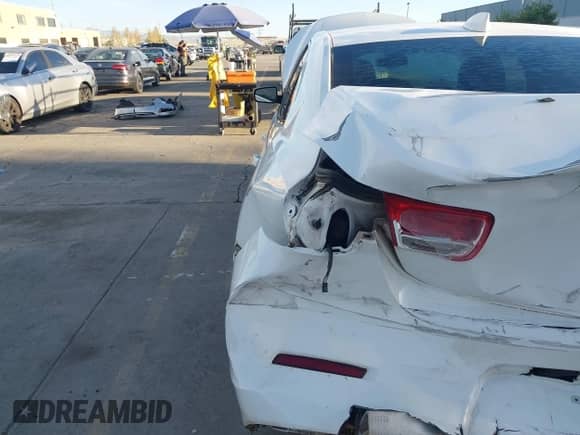 2016 Chevrolet Malibu LT z VIN 1G11C5SA1GF122302, wystawiony jako IAAI lot #43632990 z przebiegiem 125 478 mil mil oraz . Historia ofert i sprzedaży dostępna na DreamBid. Obrazek 14.