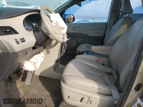 ✅ 2011 Toyota Sienna XLE • VIN: 5TDYK3DC6BS114104 • Лот: 92222945. Опубликован ранее на Copart с пробегом 145 576 миль. Бесплатный доступ к архиву аукционных продаж из США и подробный отчёт об истории автомобиля на DreamBid. Изображение 7.