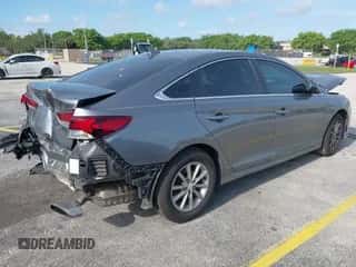 2019 Hyundai Sonata SE z VIN 5NPE24AFXKH729770, wystawiony jako IAAI lot #42383011 z przebiegiem 113 482 mil mil oraz . Historia ofert i sprzedaży dostępna na DreamBid. Obrazek 4.