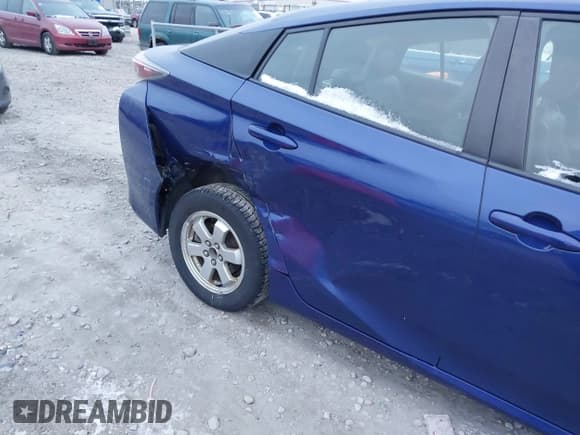 ✅ 2017 Toyota Prius Three • VIN: JTDKARFU0H3047530 • Lot: 43811108. Wystawiony na IAAI z przebiegiem 264 257 mil. Bezpłatny archiwum sprzedaży aukcyjnych z USA i szczegółowy raport historii pojazdu na DreamBid. Zdjęcie 6.