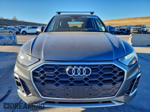 ✅ 2023 Audi Q5 S line Premium Plus • VIN: WA1EAAFY6P2040453 • Lot: 94108555. Wystawiony na Copart z przebiegiem 21 115 mil. Bezpłatny archiwum sprzedaży aukcyjnych z USA i szczegółowy raport historii pojazdu na DreamBid. Zdjęcie 5.