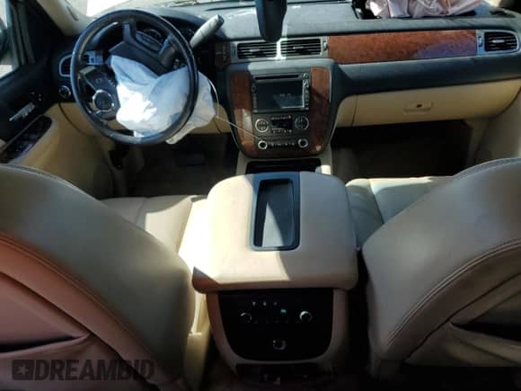 2008 Chevrolet Suburban LT z VIN 1GNFC16028J198947, wystawiony jako Copart lot #82519805 z przebiegiem 227 789 mil mil oraz Szkoda całkowita • Salvage title. Historia ofert i sprzedaży dostępna na DreamBid. Obrazek 8.