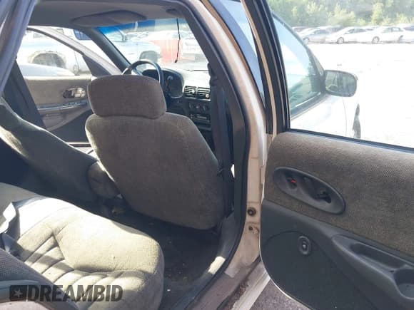 ✅ 1997 Oldsmobile Cutlass Supreme Series II • VIN: 1G3WH52M4VF327067 • Lot: 42709655. Wystawiony na IAAI z przebiegiem 176 945 mil. Bezpłatny archiwum sprzedaży aukcyjnych z USA i szczegółowy raport historii pojazdu na DreamBid. Zdjęcie 8.