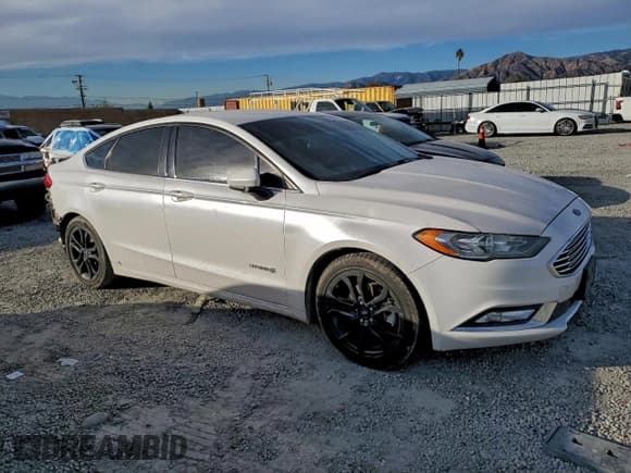 ✅ 2018 Ford Fusion SE • VIN: 3FA6P0LU9JR246346 • Lot: 94997335. Wystawiony na Copart z przebiegiem 159 053 mil. Bezpłatny archiwum sprzedaży aukcyjnych z USA i szczegółowy raport historii pojazdu na DreamBid. Zdjęcie 4.