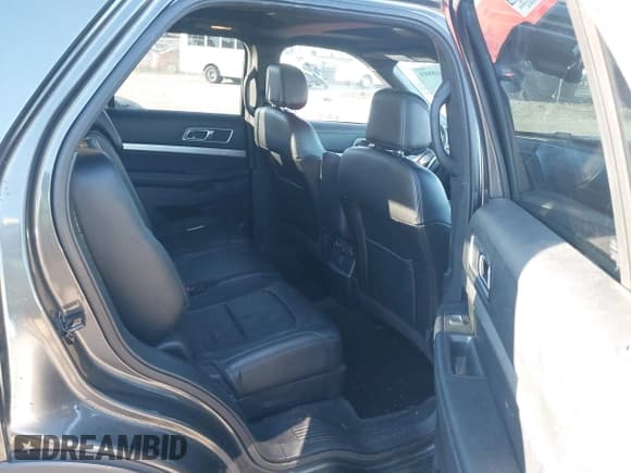 ✅ 2017 Ford Explorer XLT • VIN: 1FM5K8D8XHGD74287 • Lot: 43668801. Wystawiony na IAAI z przebiegiem 107 058 mil. Bezpłatny archiwum sprzedaży aukcyjnych z USA i szczegółowy raport historii pojazdu na DreamBid. Zdjęcie 8.