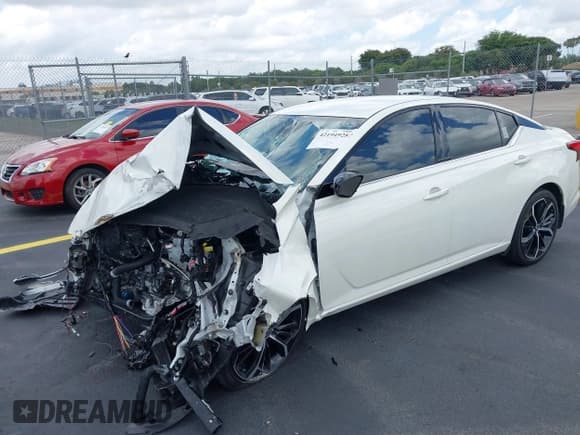 ✅ 2024 Nissan Altima SR • VIN: 1N4BL4CVXRN427304 • Lot: 42194928. Listed on IAAI with 10,679 mi. Free auction sales archive from the USA and detailed vehicle history report at DreamBid. Image 17.