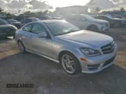 ✅ 2013 Mercedes-Benz C 250 • VIN: WDDGJ4HB6DG061557 • Lot: 94533125. Wystawiony na Copart z przebiegiem 54 355 mil. Bezpłatny archiwum sprzedaży aukcyjnych z USA i szczegółowy raport historii pojazdu na DreamBid. Zdjęcie 4.