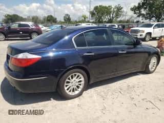 2009 Hyundai Genesis z VIN KMHGC46E49U016820, wystawiony jako Copart lot #68099544 z przebiegiem 66 940 mil mil oraz Szkoda całkowita • Salvage title. Historia ofert i sprzedaży dostępna na DreamBid. Obrazek 3.