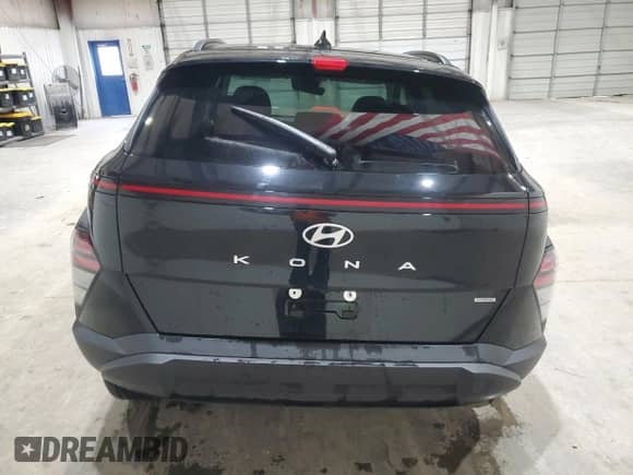 2025 Hyundai Kona SEL with VIN KM8HBCAB8SU200033, listed as a Copart auction lot 44608015 with 8,767 mi miles and Non repairable. Bid and sale history available at DreamBid. Image 6.