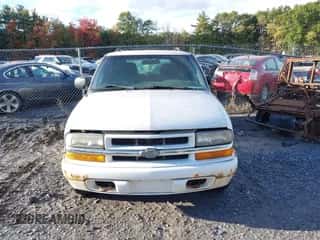 2002 Chevrolet Blazer LS with VIN 1GNDT13W72K220782, listed as a IAAI auction lot 43457294 with 33,677 mi miles and . Bid and sale history available at DreamBid. Image 6.