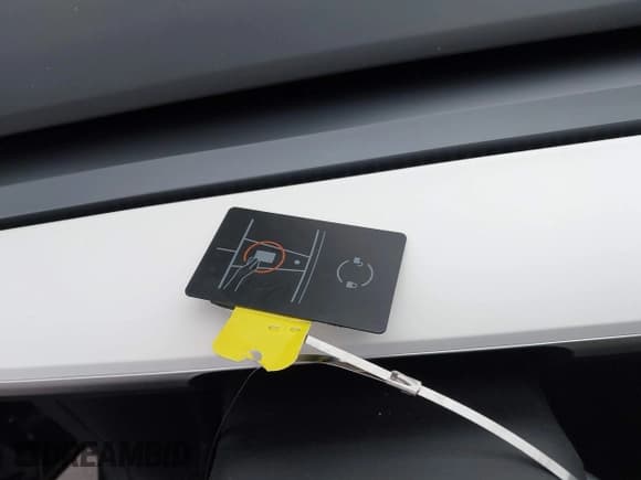 ✅ 2024 Tesla Model Y Long Range • VIN: 7SAYGDEE9RA265508 • Lot: 43685983. Wystawiony na IAAI z przebiegiem 33 217 mil. Bezpłatny archiwum sprzedaży aukcyjnych z USA i szczegółowy raport historii pojazdu na DreamBid. Zdjęcie 11.