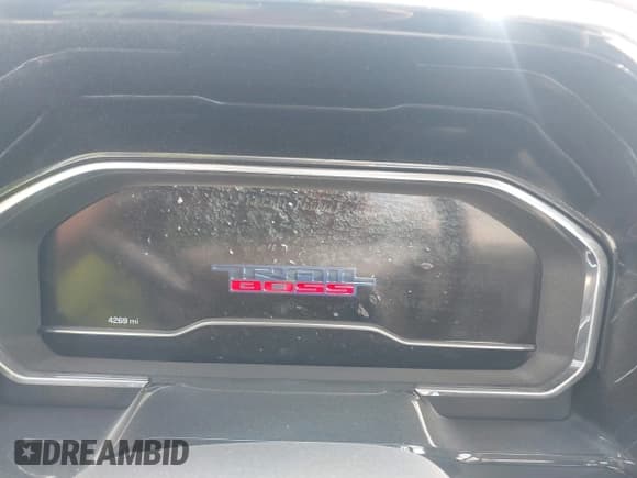 ✅ 2025 Chevrolet Silverado 1500 LT Trail Boss • VIN: 3GCUKFE87SG162686 • Lot: 43103112. Wystawiony na IAAI z przebiegiem 4 269 mil. Bezpłatny archiwum sprzedaży aukcyjnych z USA i szczegółowy raport historii pojazdu na DreamBid. Zdjęcie 7.