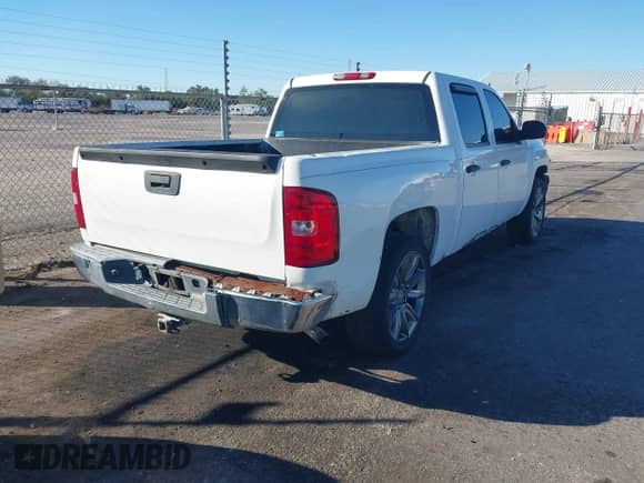 2010 Chevrolet Silverado 1500 LT z VIN 3GCRCSEA1AG246760, wystawiony jako IAAI lot #43599219 z przebiegiem 197 805 mil mil oraz . Historia ofert i sprzedaży dostępna na DreamBid. Obrazek 4.