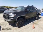 ✅ 2021 Chevrolet Colorado 4WD ZR2 • VIN: 1GCRTEEN5M1128122 • Лот: 80330175. Опубликован ранее на Copart с пробегом 76 144 миль. Бесплатный доступ к архиву аукционных продаж из США и подробный отчёт об истории автомобиля на DreamBid. Изображение 1.