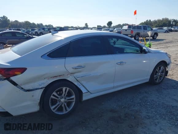 ✅ 2018 Hyundai Sonata SEL • VIN: 5NPE34AF0JH627356 • Lot: 43206201. Listed on IAAI with 128,773 mi. Free auction sales archive from the USA and detailed vehicle history report at DreamBid. Image 6.