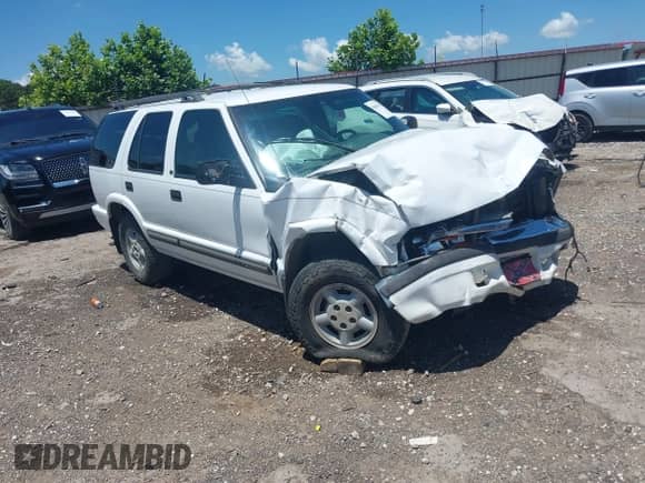 2001 Chevrolet Blazer LT z VIN 1GNDT13W512231147, wystawiony jako IAAI lot #42691365 z przebiegiem 174 171 mil mil oraz . Historia ofert i sprzedaży dostępna na DreamBid. Obrazek 1.