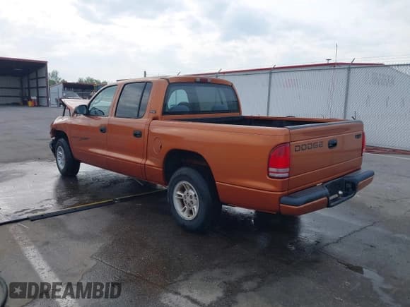 ✅ 2000 Dodge Dakota Sport • VIN: 1B7GL2AX6YS624270 • Lot: 42115234. Listed on IAAI with 187,410 mi. Free auction sales archive from the USA and detailed vehicle history report at DreamBid. Image 3.